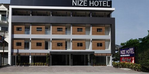 Nize Hotel Phuket Buitenkant foto